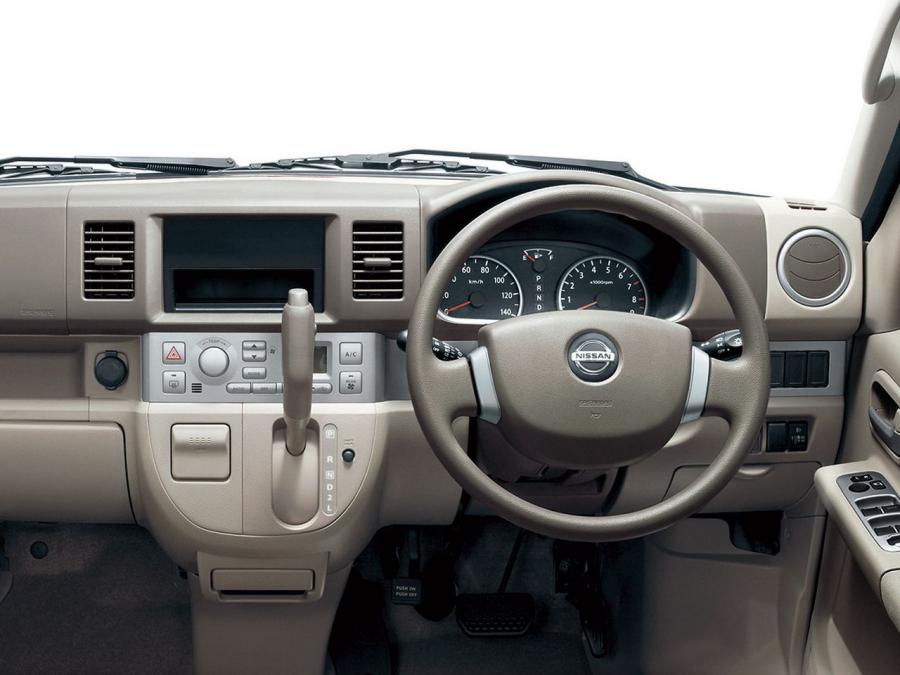  Nissan NV100 Clipper Rio 2013 года  (фото 2 из 6)